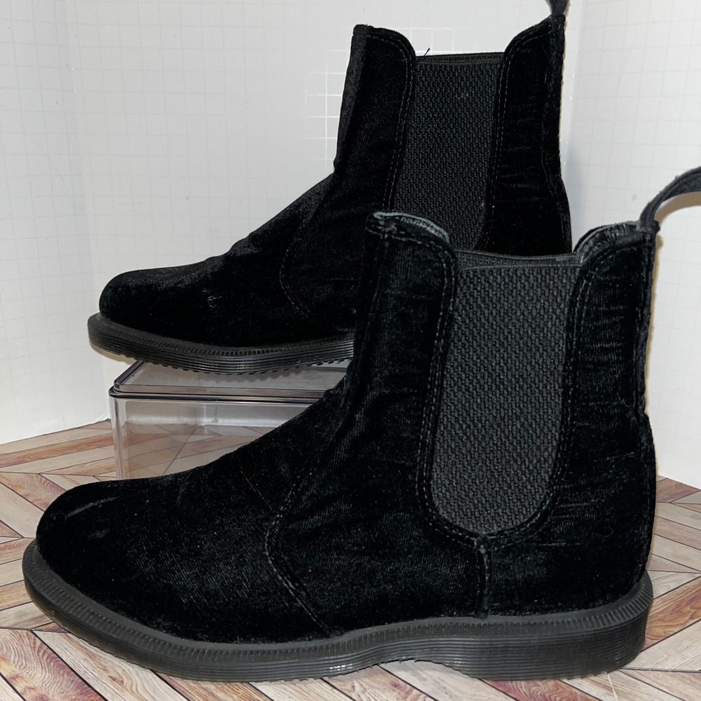 Dr Martens Flora Chelsea Black‎ Velvet Boots Womens 7 Pull On Ankle Mono Witchy